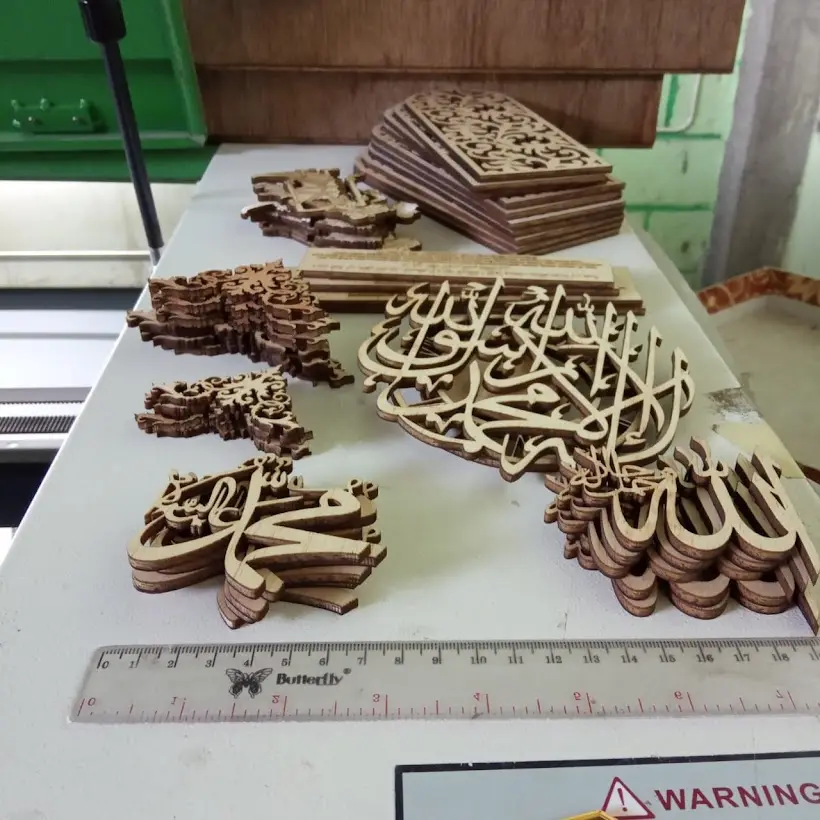 Hasil cutting kaligrafi kayu siap finishing