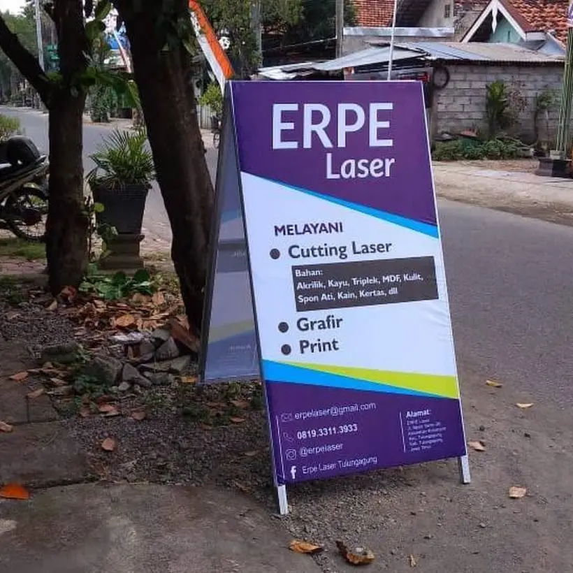 Papan nama di depan workshop ERPE Laser Tulungagung