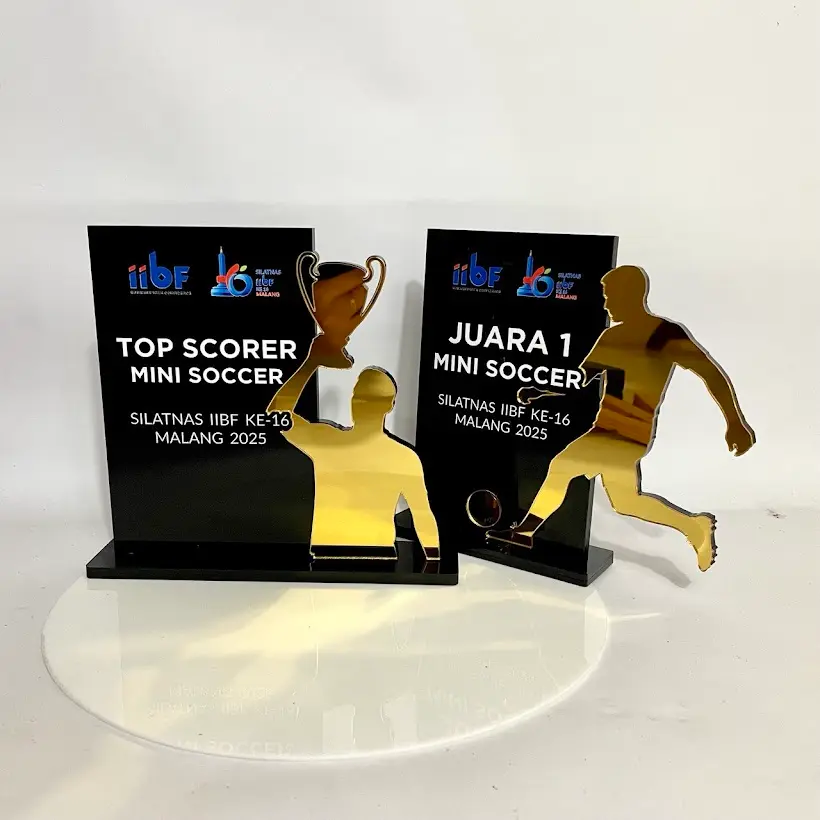 Plakat piala akrilik juara turnamen mini soccer