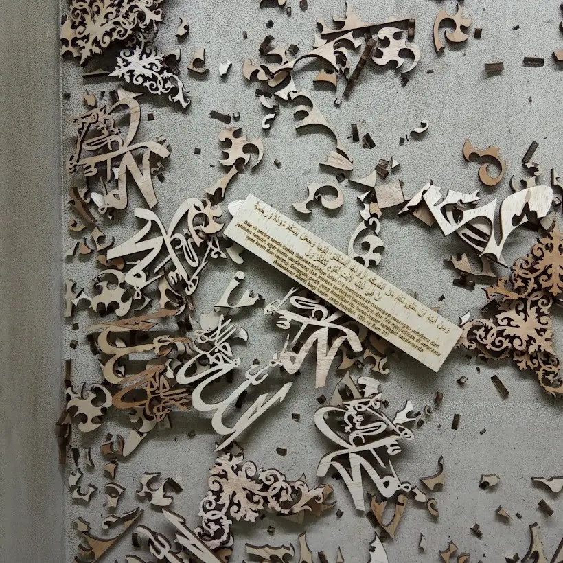 Ratusan potongan ornamen hasil laser cutting